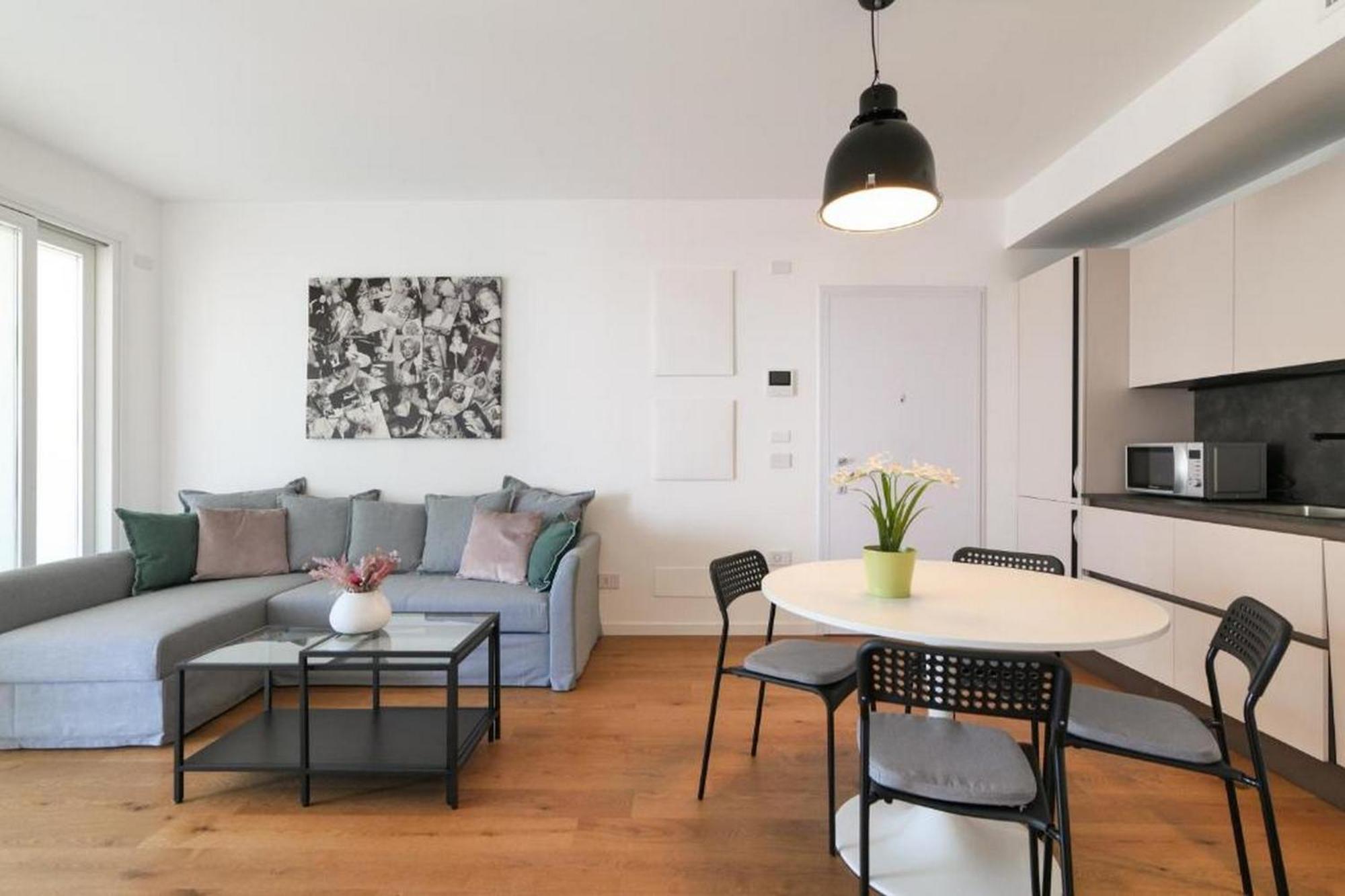 Lovely Terrace Apartment - Porta Romana District Milaan Buitenkant foto